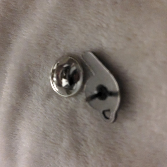 ❤️ Referee Coach Sports Whistle Lapel Pin - Picture 2 of 4